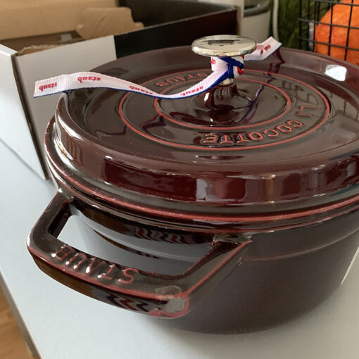 Nồi gang đúc Staub Cocotte 28cm màu đỏ mận