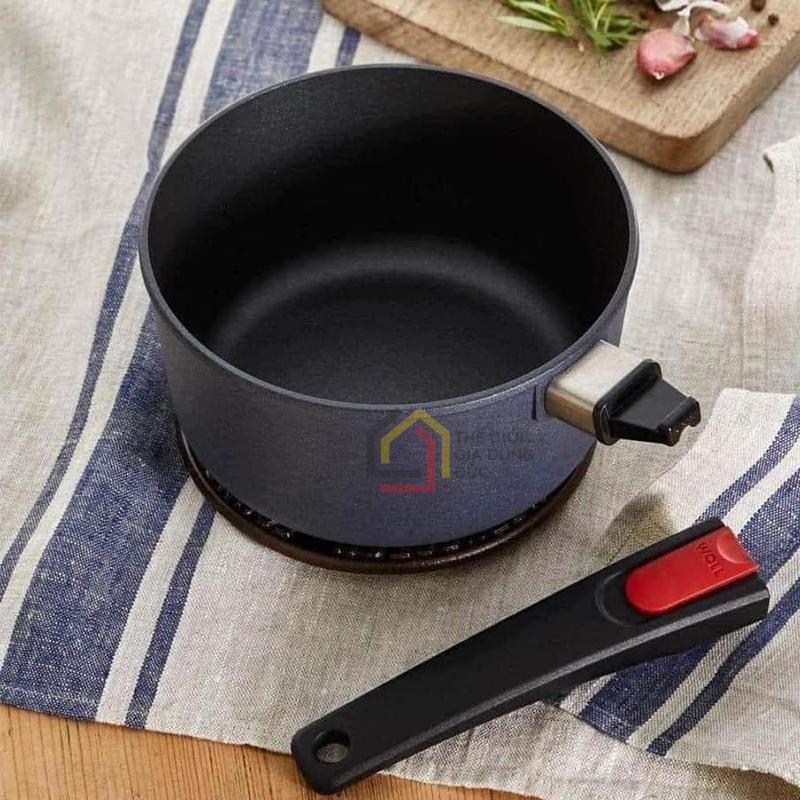 quanh-chong-dinh-woll-diamond-lite-18cm-tay-roi-co-nap1 Quánh Woll Diamond Lite 18cm tay rời có nắp