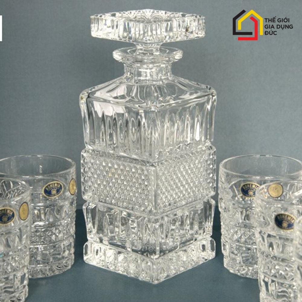bo-binh-ruou-kem-6-ly-thuy-tinh-pha-le-bohemia (4) Đặc điểm Bộ bình rượu kèm 6 ly thuỷ tinh pha lê Bohemia