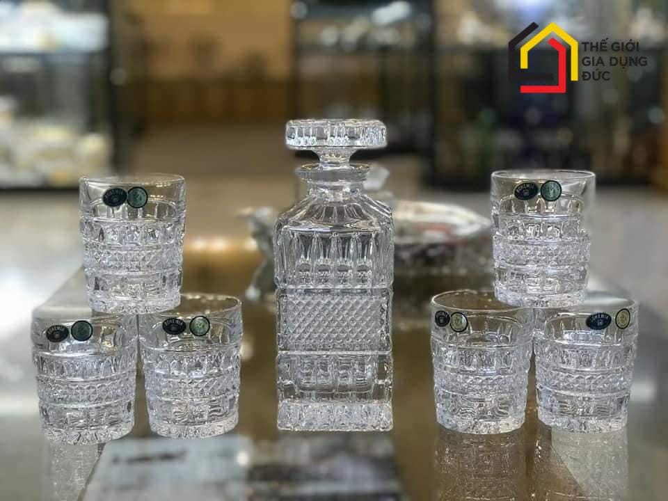 bo-binh-ruou-kem-6-ly-thuy-tinh-pha-le-bohemia (6) Đặc điểm Bộ bình rượu kèm 6 ly thuỷ tinh pha lê Bohemia