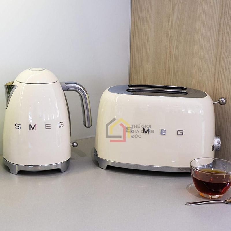 may-nuong-banh-mi-smeg-tsf01-10 Máy nướng bánh mì Smeg TSF01