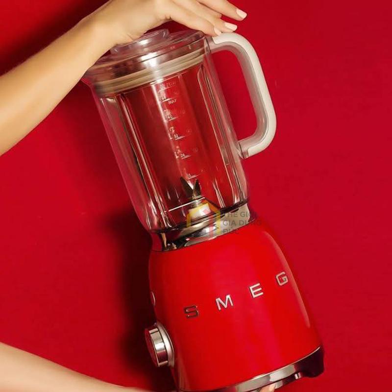 may-xay-sinh-to-smeg-blf03 (1) Máy xay sinh tố Smeg BLF03
