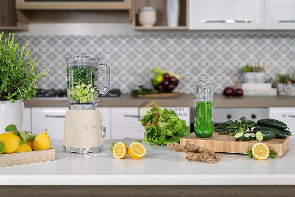 Máy xay sinh tố Smeg BLF03
