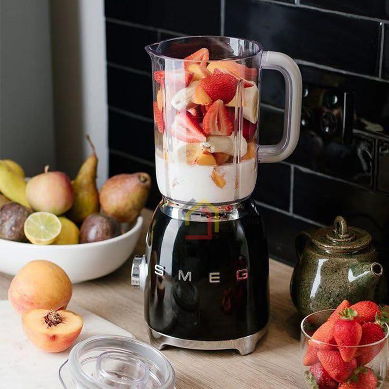 may-xay-sinh-to-smeg-blf03-11 Máy xay sinh tố Smeg BLF03