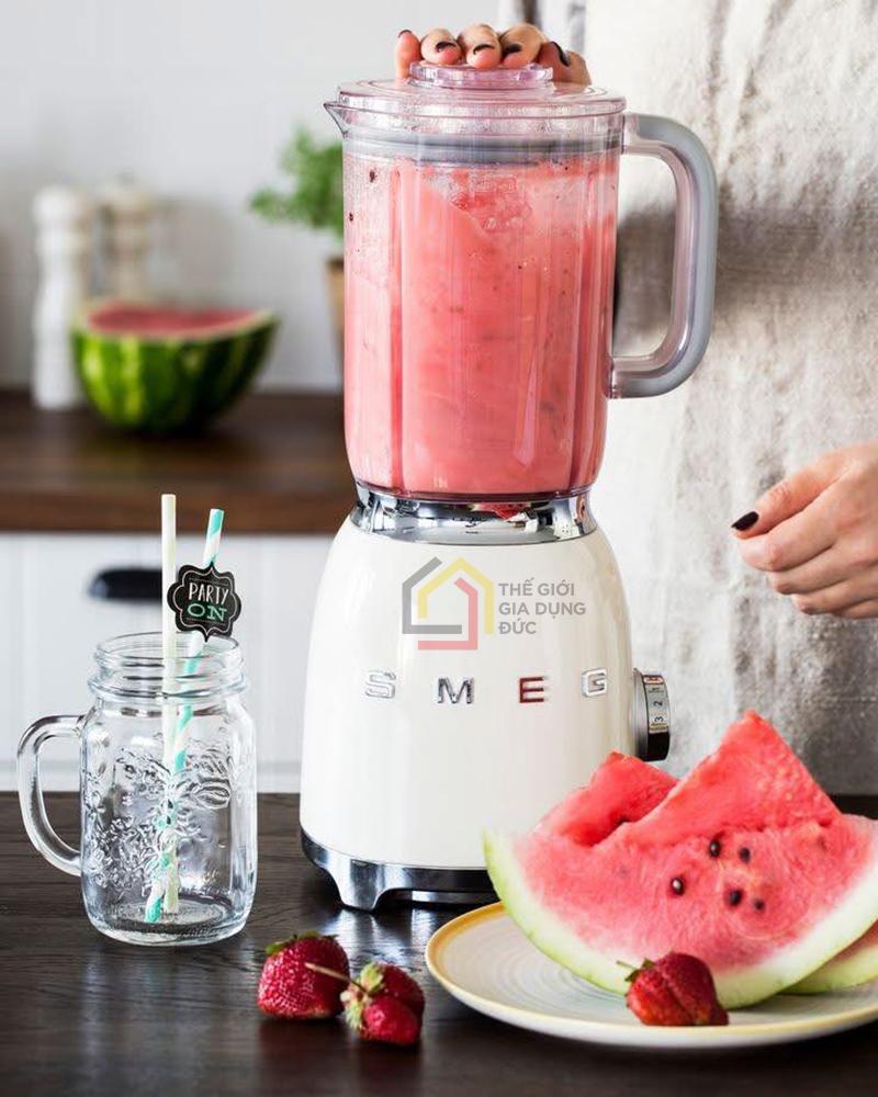 may-xay-sinh-to-smeg-blf03-13 Máy xay sinh tố Smeg BLF03
