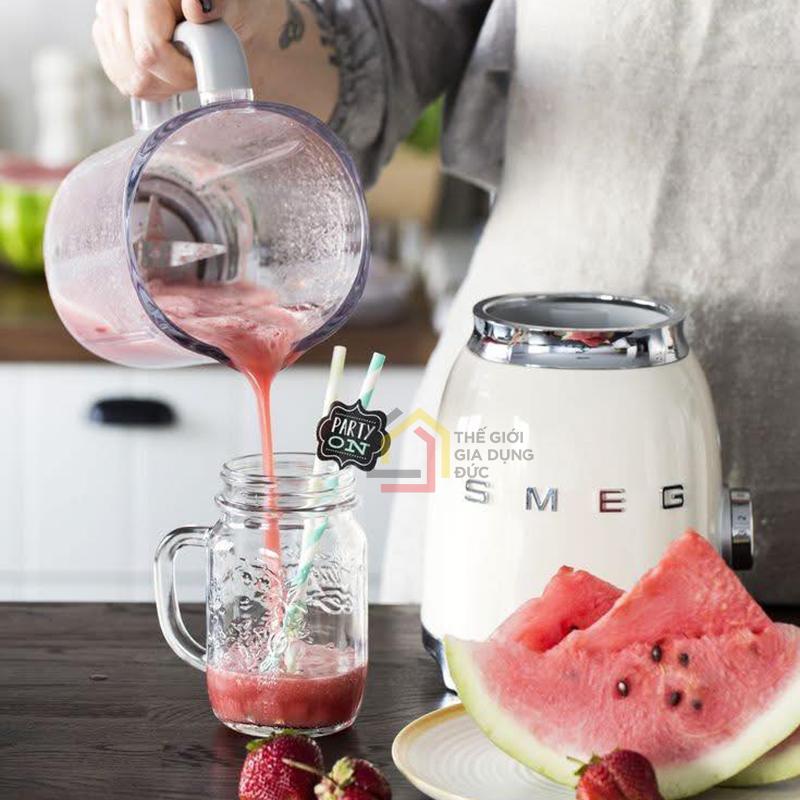 may-xay-sinh-to-smeg-blf03-14 Máy xay sinh tố Smeg BLF03
