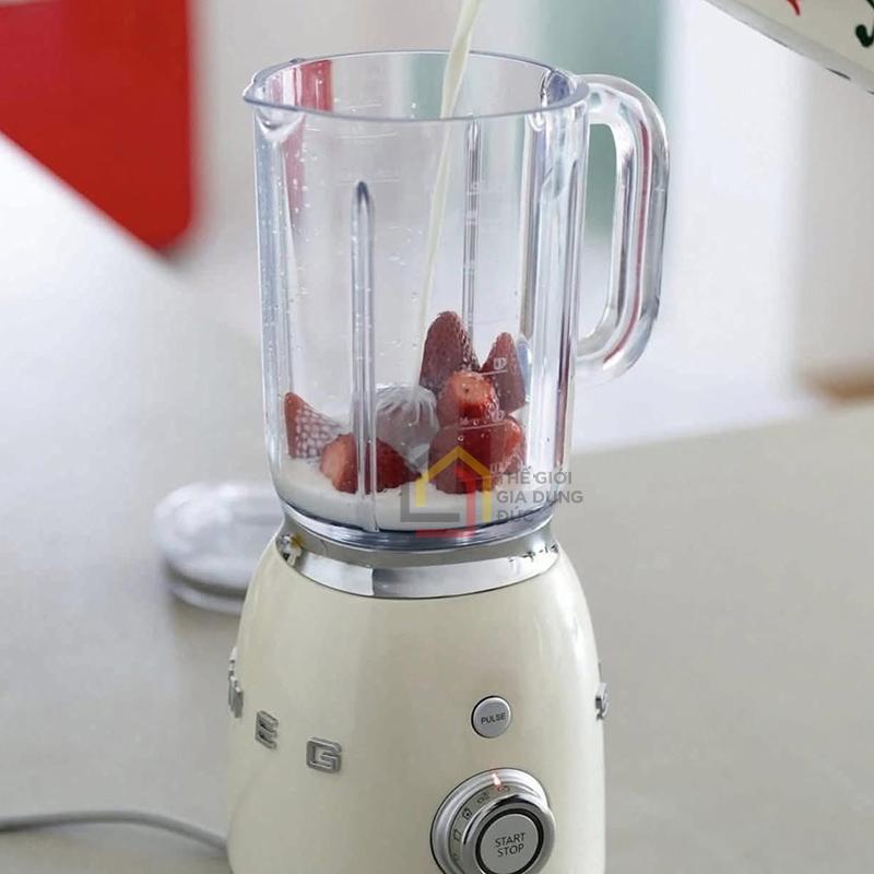 may-xay-sinh-to-smeg-blf03 (4) Máy xay sinh tố Smeg BLF03