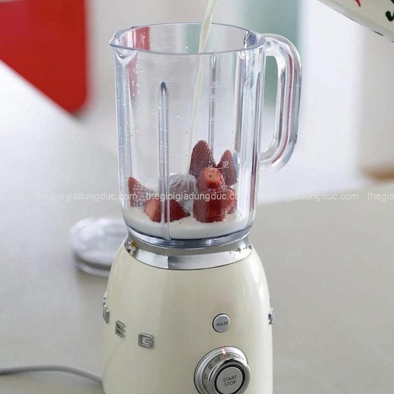 may-xay-sinh-to-smeg-blf03 (4) Máy xay sinh tố Smeg BLF03