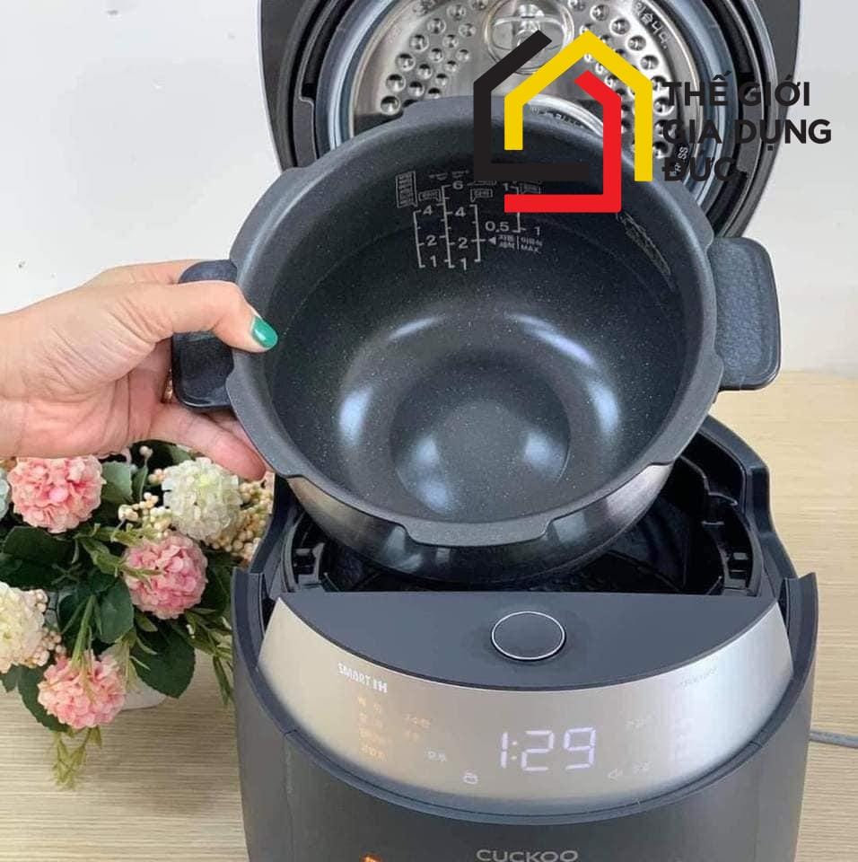 noi-com-dien-cao-tan-cuckoo-crp-lhtr1010fb-1-8l-den4 Nồi cơm điện Cao tần Cuckoo CRP-LHTR1010FB 1.8L đen