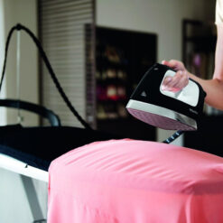 Bàn cầu là Miele B4847 tích hợp bàn ủi cầm tay