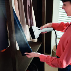 Bàn cầu là Miele B4847 tích hợp bàn ủi cầm tay