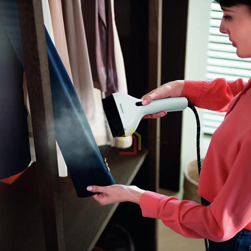 ban-cau-la-miele-b4847-tich-hop-ban-ui-cam-tay (6) Bàn cầu là Miele B4847 tích hợp bàn ủi cầm tay