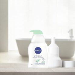 Dung dịch vệ sinh phụ nữ Nivea Intimo