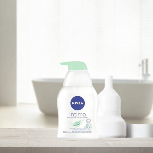 Dung dịch vệ sinh phụ nữ Nivea Intimo