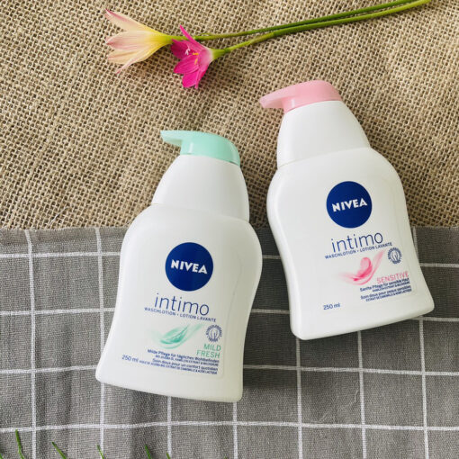 Dung dịch vệ sinh phụ nữ Nivea Intimo