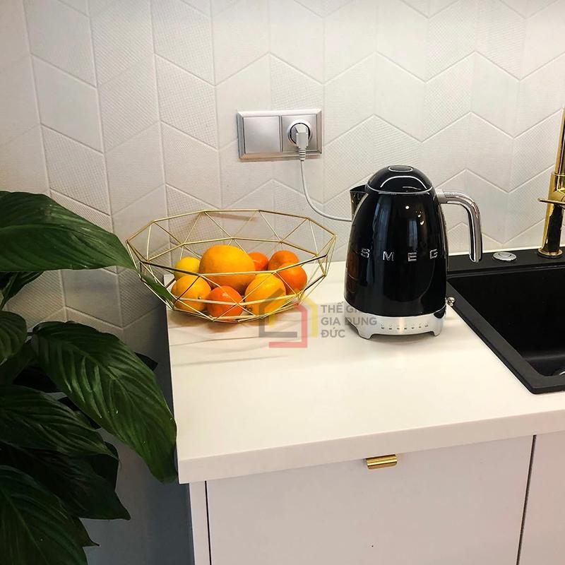 am-sieu-toc-smeg-klf04-co-dieu-chinh-nhiet-do6 Ấm siêu tốc Smeg KLF04 có điều chỉnh nhiệt độ