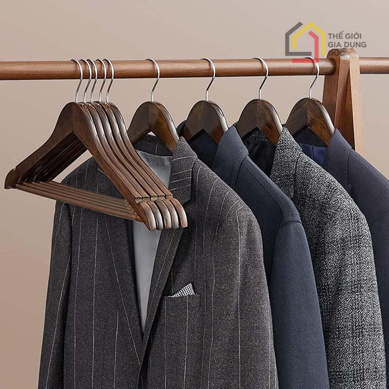 bo-20-moc-treo-do-bang-go-songmics-mau-nau1 Bộ 20 móc treo đồ bằng gỗ Songmics màu nâu