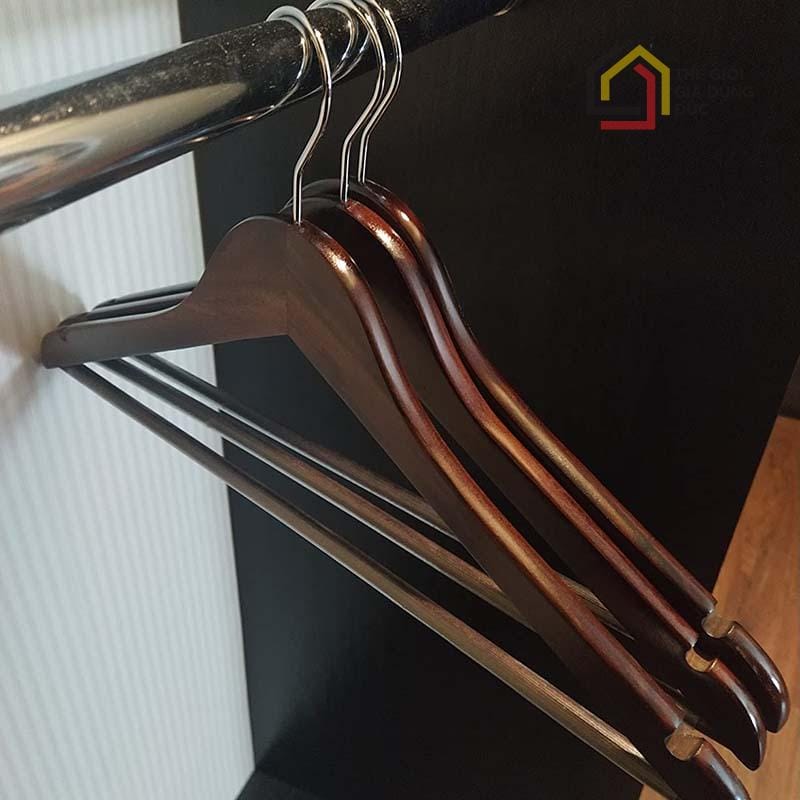 bo-20-moc-treo-do-bang-go-songmics-mau-nau8 Bộ 20 móc treo đồ bằng gỗ Songmics màu nâu