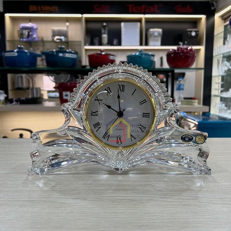 dong-ho-pha-le-cao-cap-de-ban-bohemia-cao-16cm-x-ngang-27cm-5 Đồng hồ pha lê cao cấp để bàn Bohemia (cao 16cm x ngang 27cm)