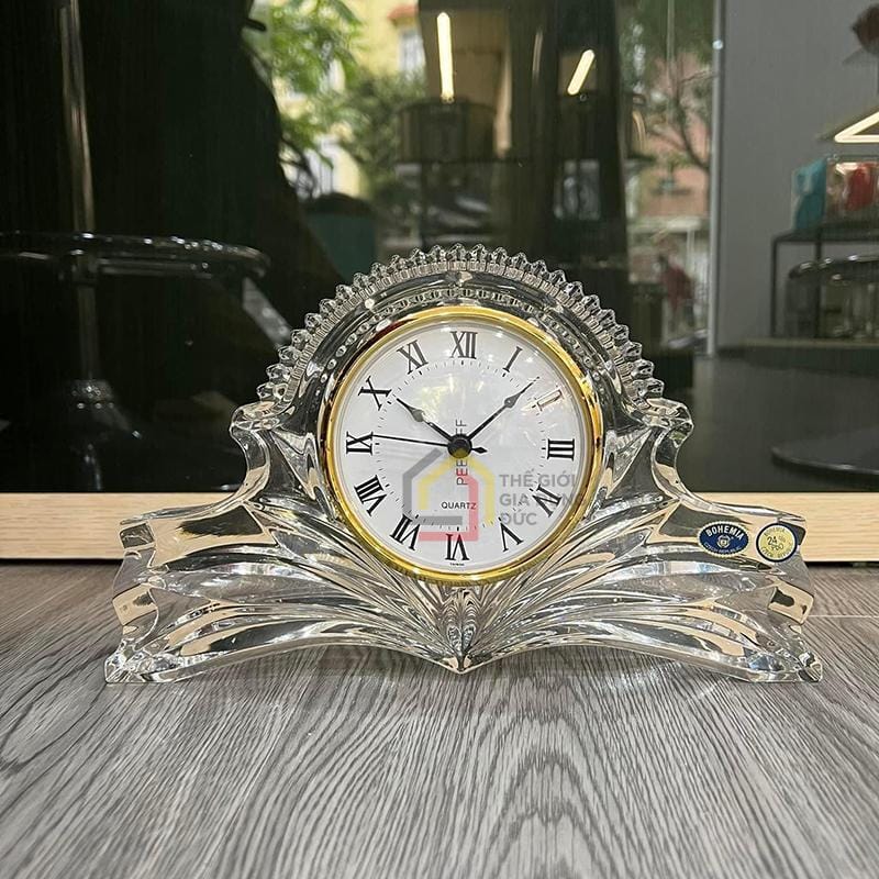 dong-ho-pha-le-cao-cap-de-ban-bohemia-cao-16cm-x-ngang-27cm-7 Đồng hồ pha lê cao cấp để bàn Bohemia (cao 16cm x ngang 27cm)