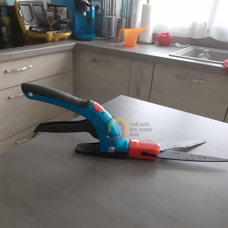 keo-cat-co-cam-tay-gardena-classic-grass-shears5 Kéo cắt cỏ cầm tay Gardena Classic Grass Shears