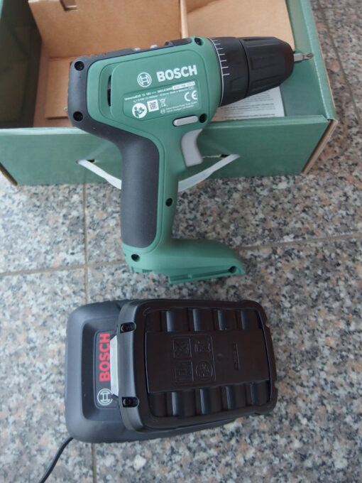 Máy khoan và bắt vít không dây Bosch UniversalDrill 18