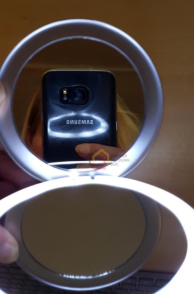 guong-trang-diem-kem-sac-du-phong-beurer-bs39-10 Gương trang điểm kèm sạc dự phòng Beurer BS39