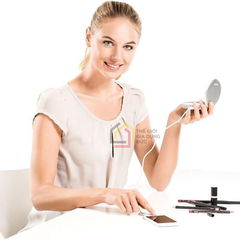 guong-trang-diem-kem-sac-du-phong-beurer-bs39-4 Gương trang điểm kèm sạc dự phòng Beurer BS39
