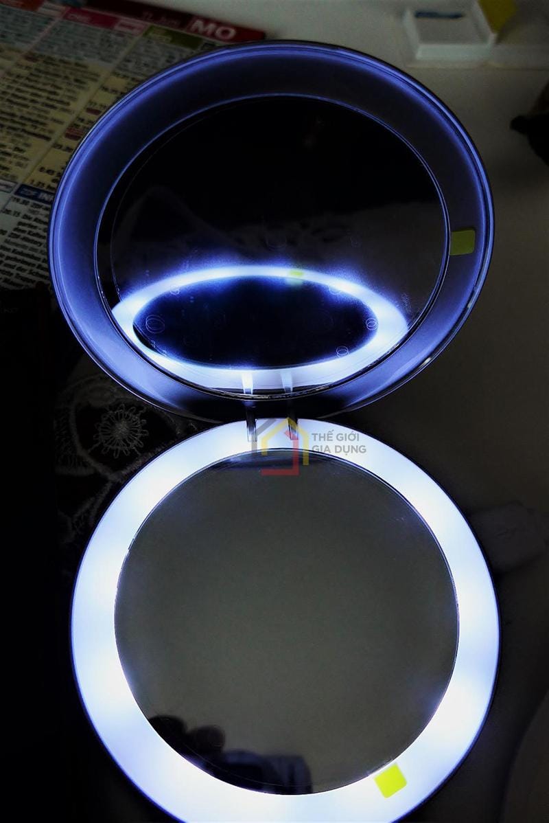 guong-trang-diem-kem-sac-du-phong-beurer-bs39-6 Gương trang điểm kèm sạc dự phòng Beurer BS39