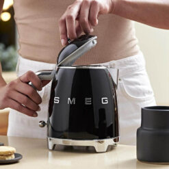 Ấm siêu tốc mini SMEG KLF05BLEU - màu đen (0,8L)