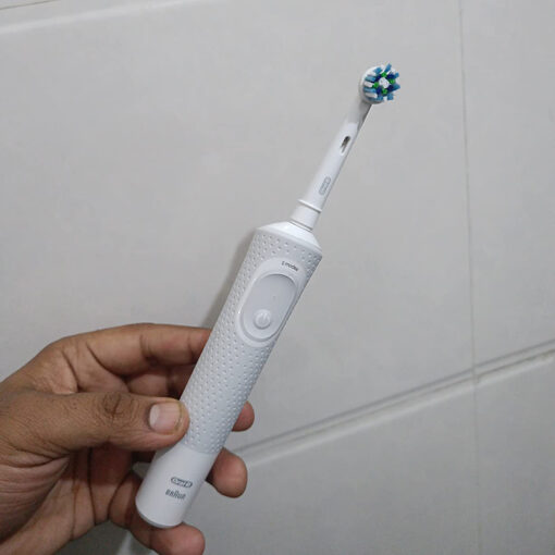 Bàn chải điện Oral-B Vitality 100