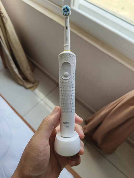 Bàn chải điện Oral-B Vitality 100