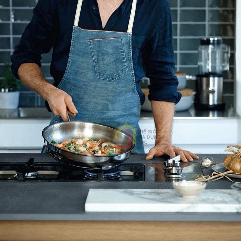 chao-thep-inox-long-tron-wmf-flanne-frying-pan-28cmjpg (4) Chảo thép inox lòng trơn Wmf Flanne frying pan 28cm