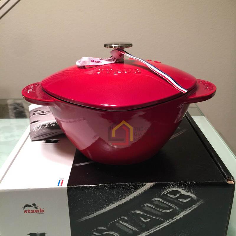 noi-gang-duc-staub-trai-tim-20-cm-mau-do11 Nồi gang đúc Staub trái tim 20 cm màu đỏ