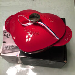 Nồi gang đúc Staub trái tim 20 cm màu đỏ