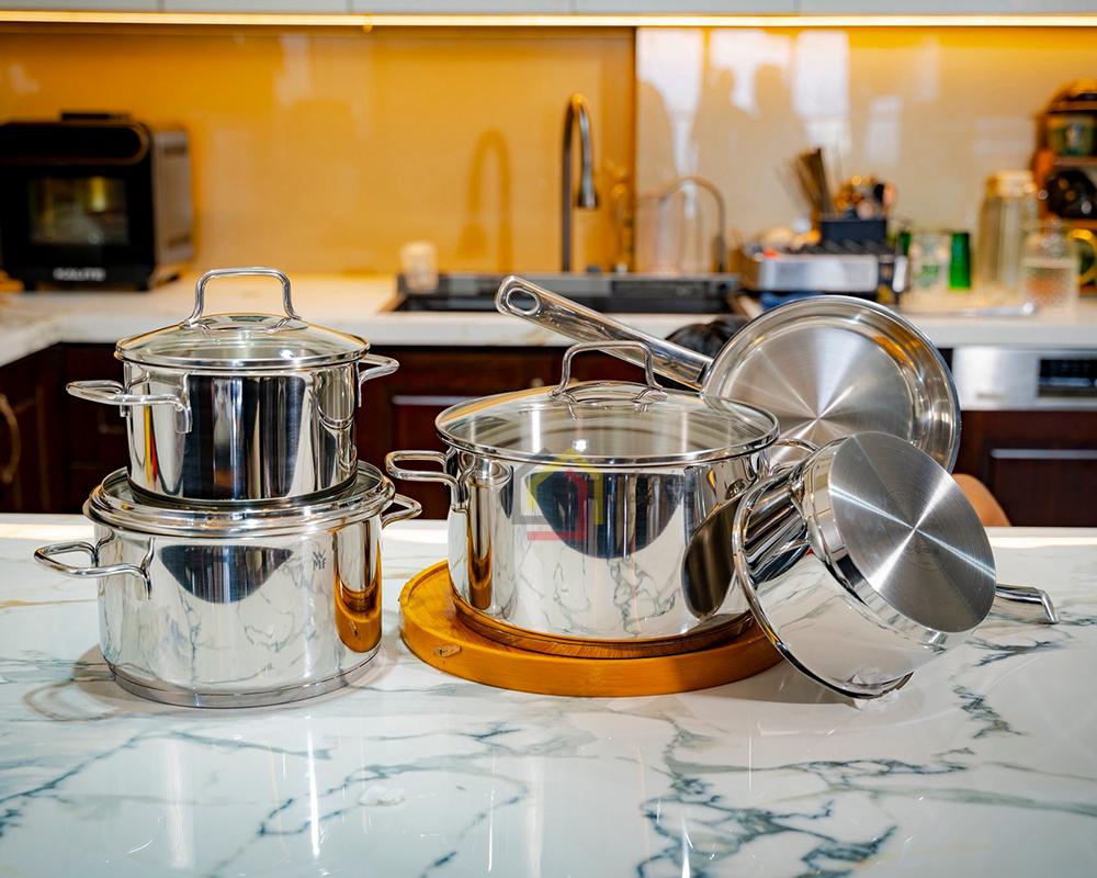 bo-noi-wmf-astoria-5-mon2 Bộ nồi Wmf Astoria 5 món (3 nồi, 1 quánh, 1 chảo)