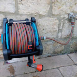 Bộ vòi tưới cây treo tường 20 mét Gardena