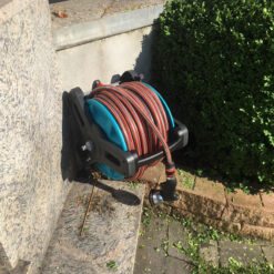 Bộ vòi tưới cây treo tường 20 mét Gardena