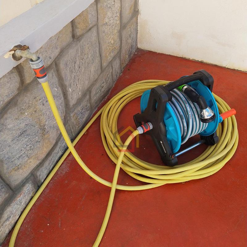 bo-voi-tuoi-cay-treo-tuong-20-met-gardena13 Bộ vòi tưới cây treo tường 20 mét Gardena