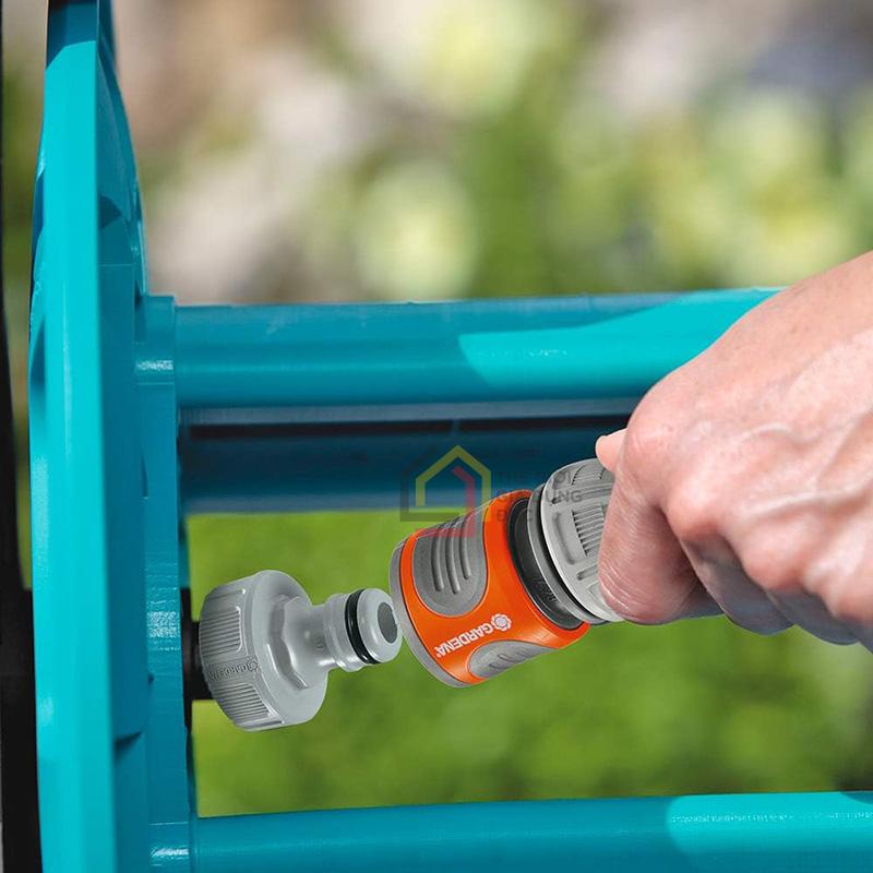 bo-voi-tuoi-cay-treo-tuong-20-met-gardena6 Bộ vòi tưới cây treo tường 20 mét Gardena