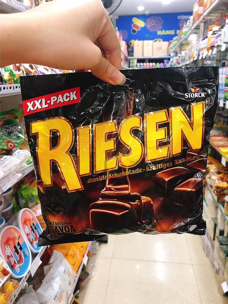 keo-socola-den-riesen-goi-900g4 Kẹo Socola đen Riesen gói 900g