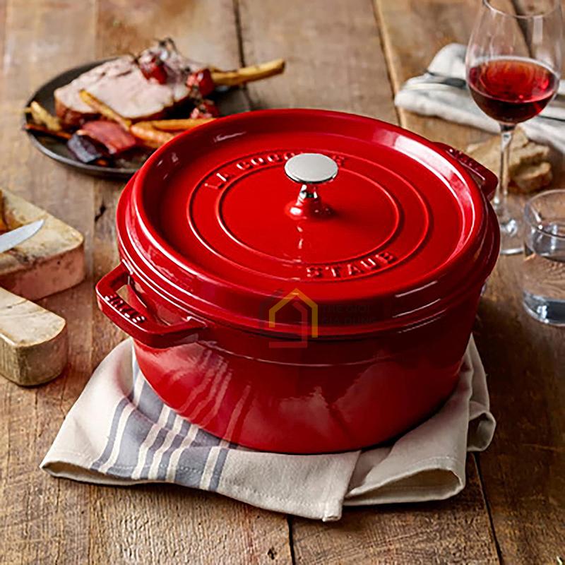 noi-gang-staub-cocotte-ronde-tron-20cm-mau-do-cherry4 Nồi gang Staub Cocotte Ronde tròn 20cm màu đỏ cherry