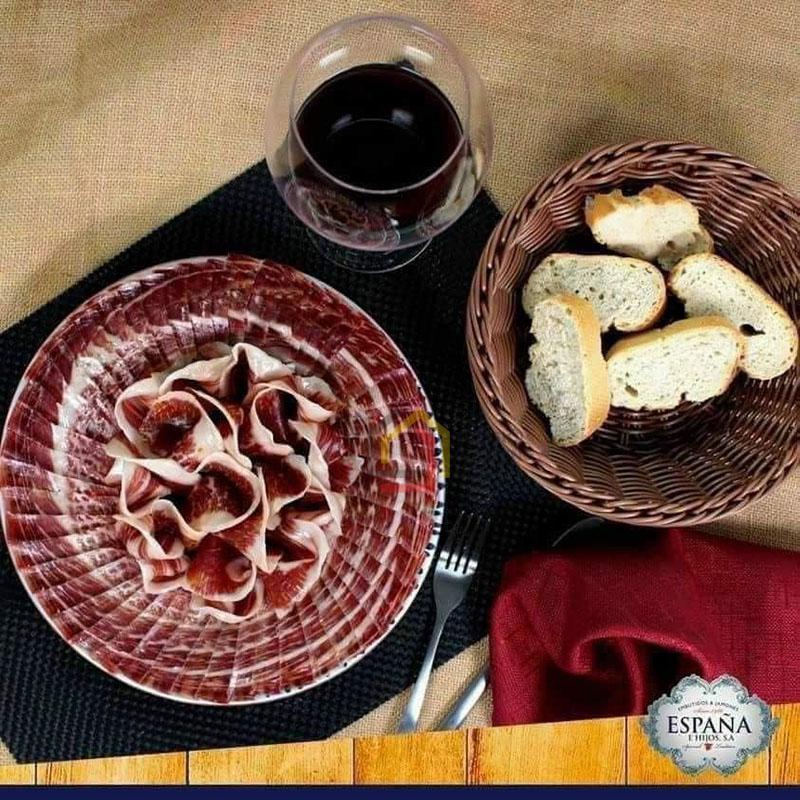 dui-heo-muoi-nguyen-xuong-paleta-de-bellota-100-iberica-48-thang-8-9kg-lon-den1 Đùi heo muối nguyên xương Paleta De Bellota 100% Iberica 48 tháng 8-9kg lợn đen