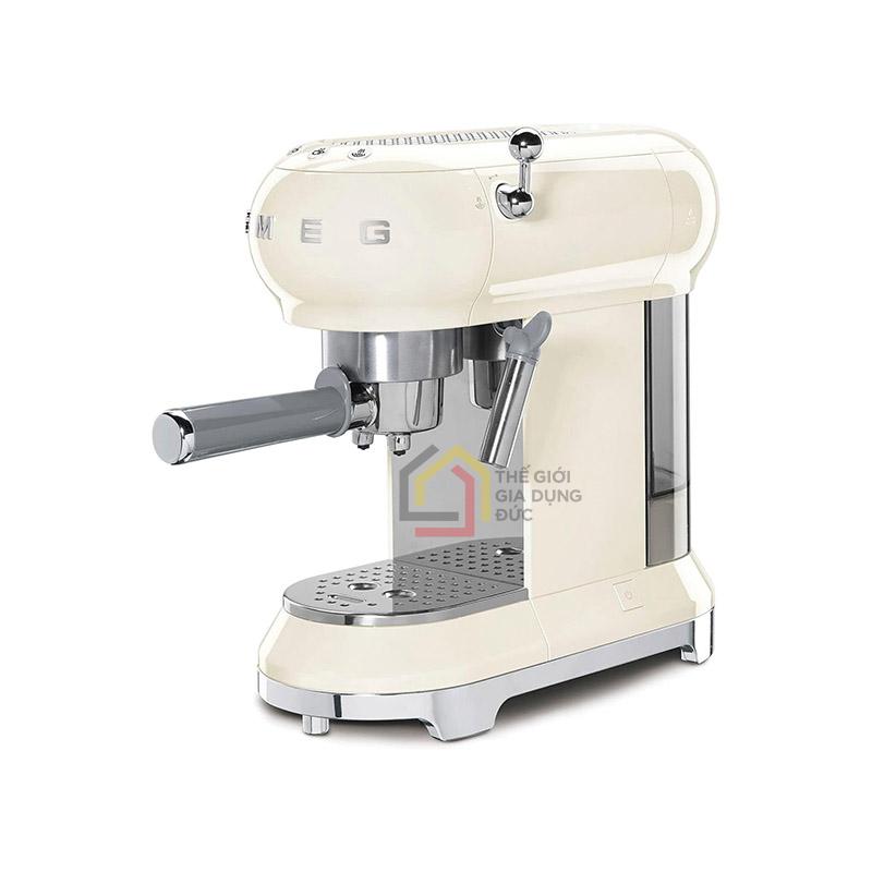 may-pha-cafe-smeg-ecf02-mau-moi1 Máy pha cafe Smeg ECF02 mẫu mới