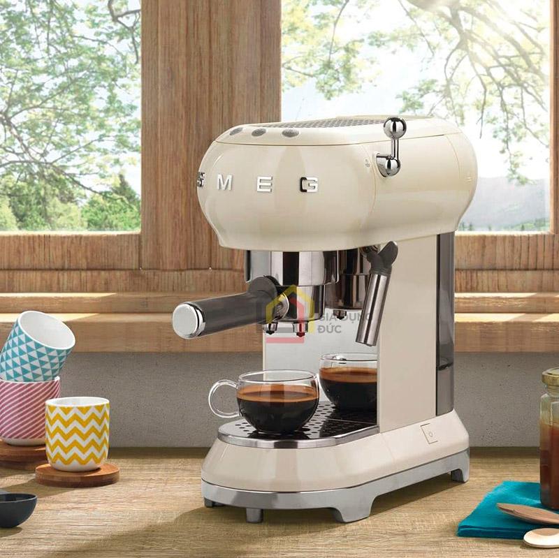may-pha-cafe-smeg-ecf02-mau-moi6 Máy pha cafe Smeg ECF02 mẫu mới