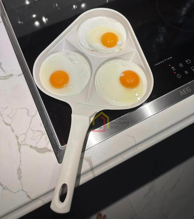 chao-chien-trung-3-khoang-beka4 Chảo chiên trứng 3 khoang Beka