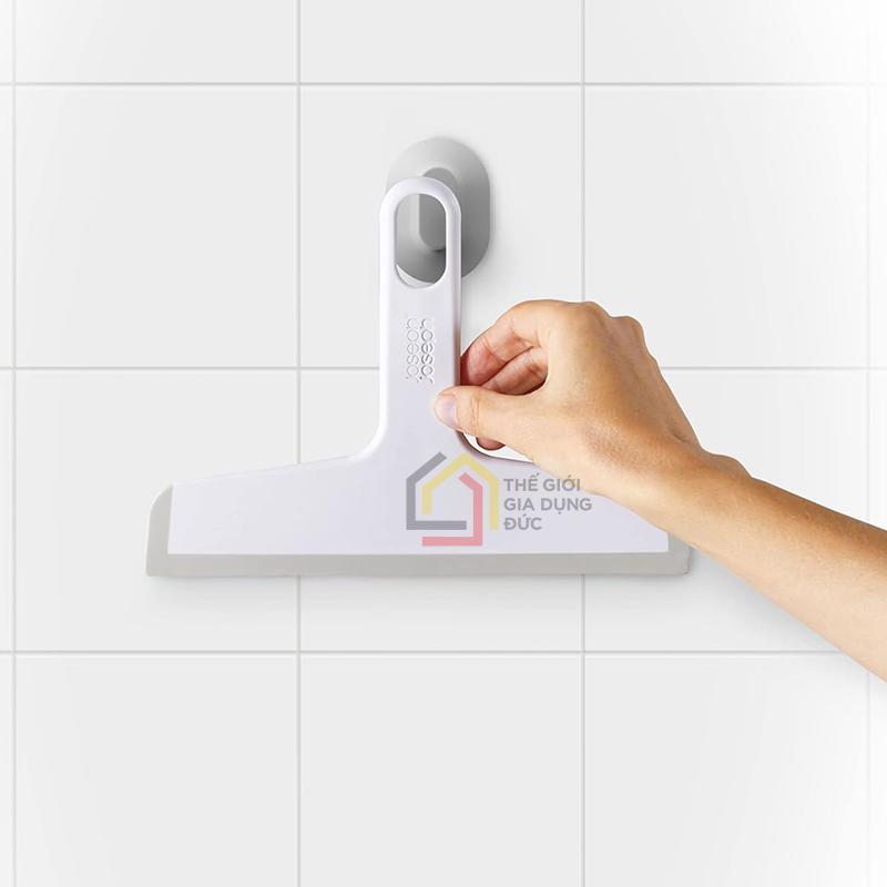 dung-cu-lau-kinh-joseph-joseph-70572-duo-squeegee-w-suction-holder2 Dụng cụ lau kính Joseph Joseph 70572 Duo Squeegee w/Suction Holder