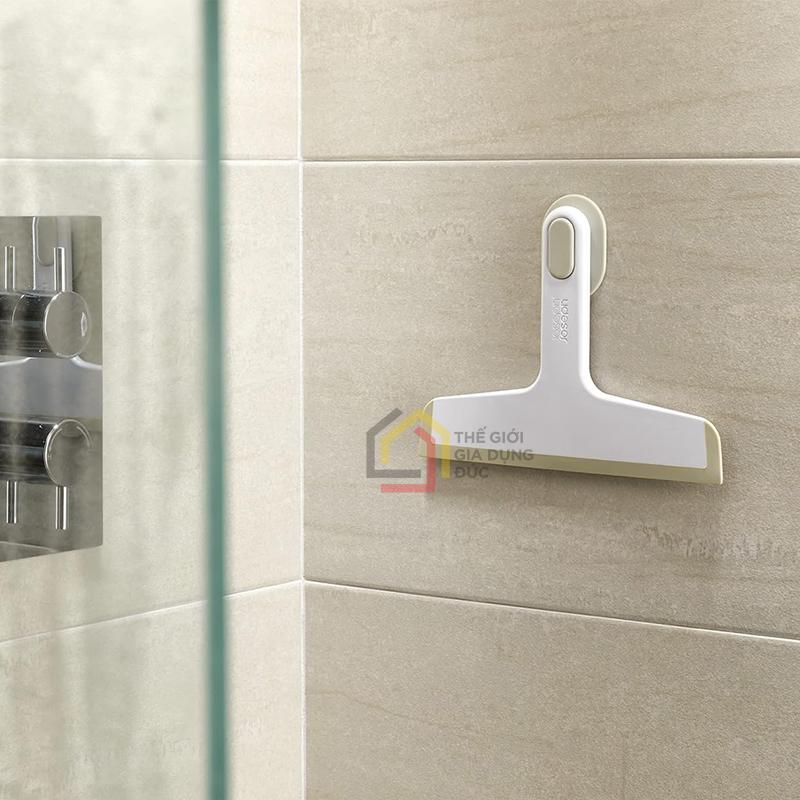 dung-cu-lau-kinh-joseph-joseph-70572-duo-squeegee-w-suction-holder4 Dụng cụ lau kính Joseph Joseph 70572 Duo Squeegee w/Suction Holder