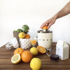 Máy vắt cam SMEG CJF11CREU màu kem