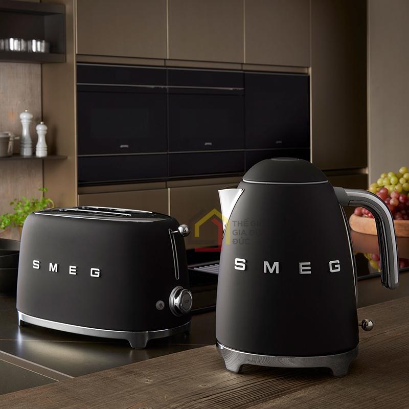am-sieu-toc-smeg-klf03-khong-chinh-nhiet-mau-dac-biet1 Ấm siêu tốc Smeg KLF03 không chỉnh nhiệt (màu đặc biệt)